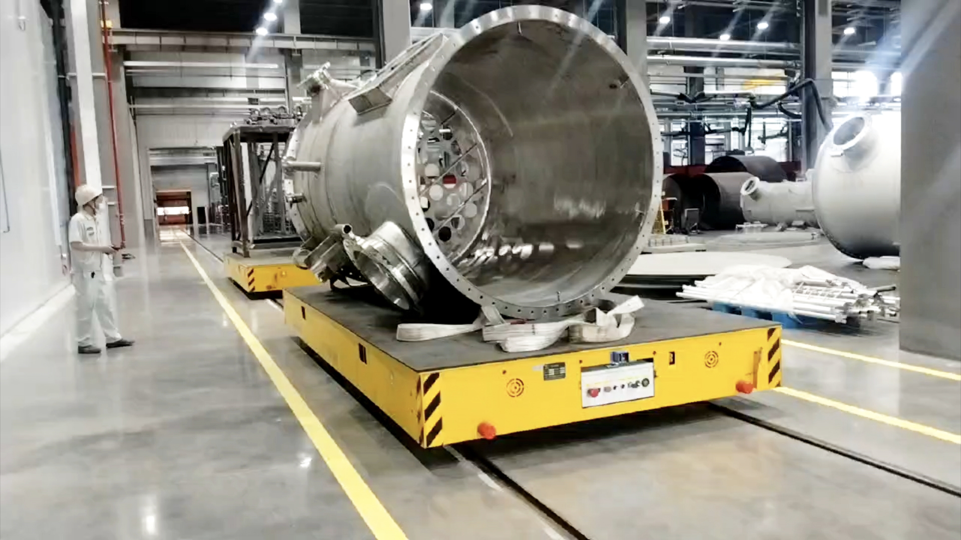 13臺(tái)電動(dòng)平車(chē)集群交付！助力某大型制造企業(yè)新廠(chǎng)房效率躍升！